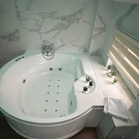 Seti Gorgeous With Jacuzzi Belgrade