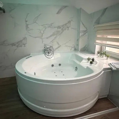 Seti Gorgeous With Jacuzzi Belgrade